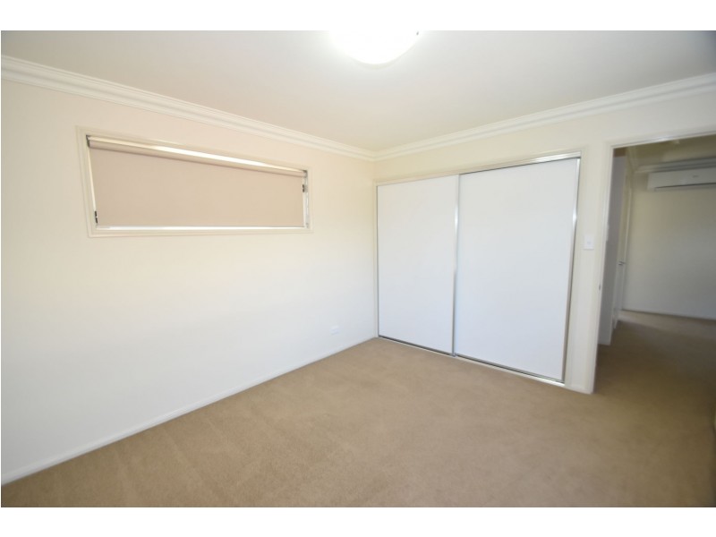 2/353 Greenwattle Street, Wilsonton QLD 4350