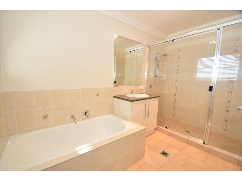 2/353 Greenwattle Street, Wilsonton QLD 4350