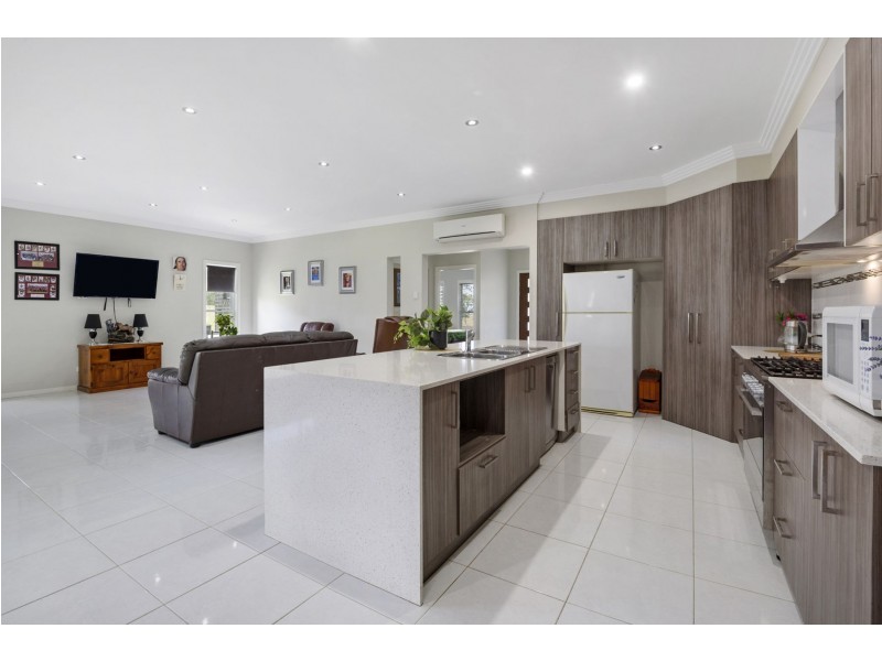 24 Murray Street, Southbrook QLD 4363