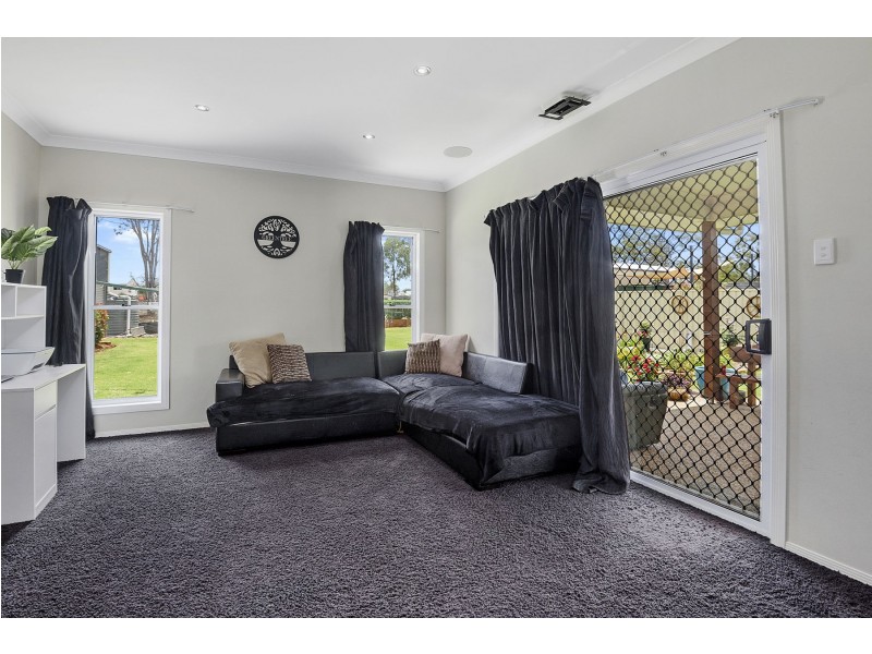 24 Murray Street, Southbrook QLD 4363