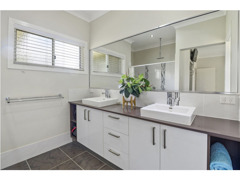 24 Murray Street, Southbrook QLD 4363