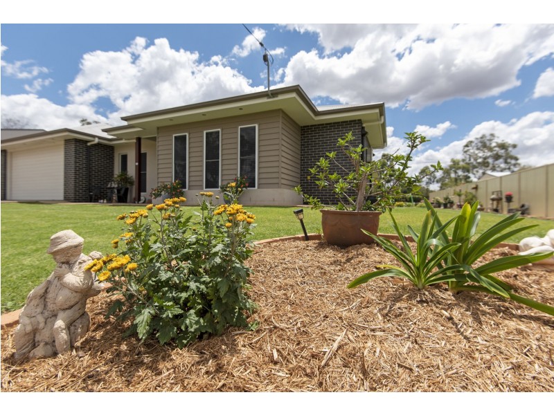 24 Murray Street, Southbrook QLD 4363