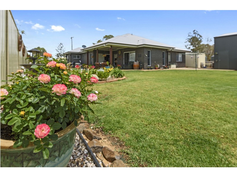 24 Murray Street, Southbrook QLD 4363