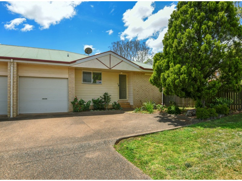 2/5 Beer Court, Kearneys Spring QLD 4350