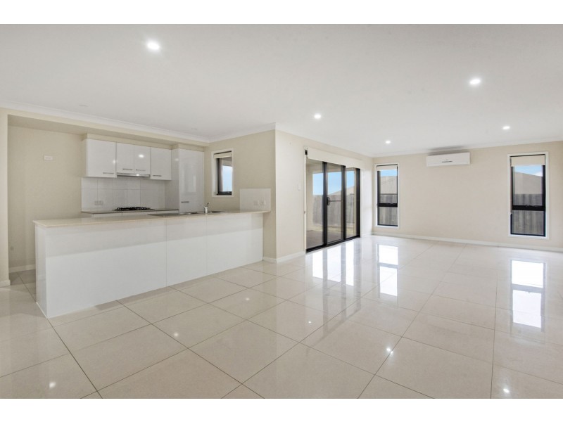6 Kensei Street, Wyreema QLD 4352