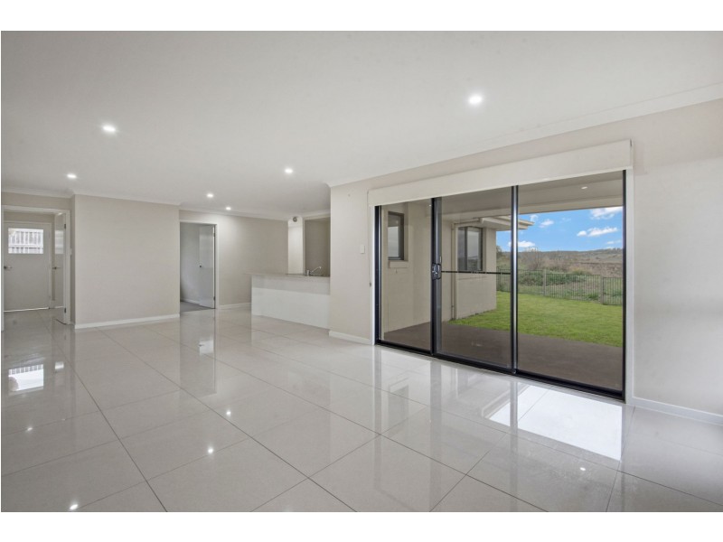 6 Kensei Street, Wyreema QLD 4352