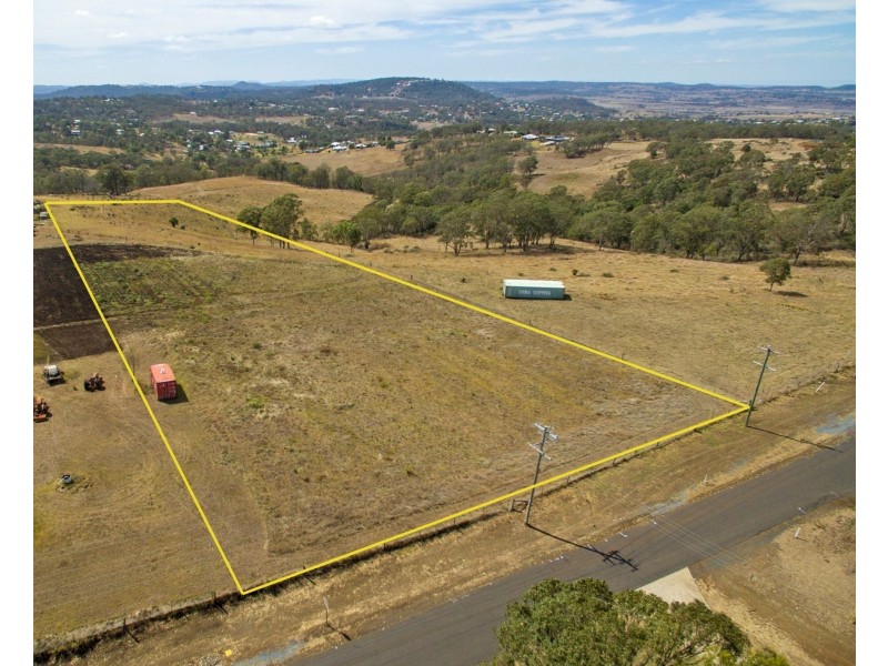 180 Postle Street, Mount Rascal QLD 4350
