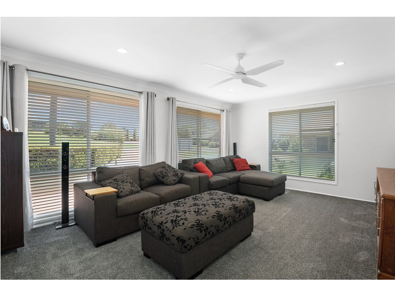 6 Hull Court, Highfields QLD 4352