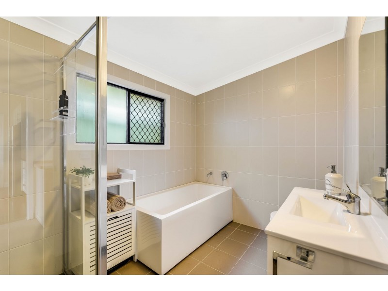 60 Hogg Street, Rockville QLD 4350