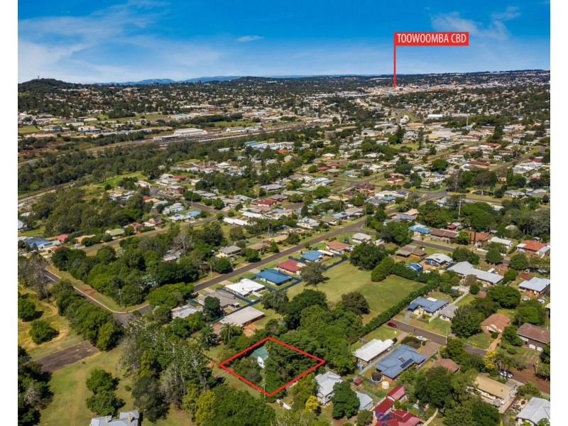 60 Hogg Street, Rockville QLD 4350
