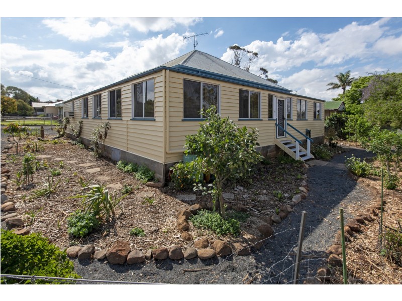 11 Burton Street, Harristown QLD 4350
