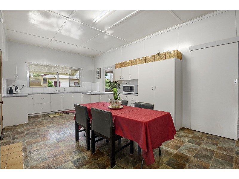 11 Burton Street, Harristown QLD 4350