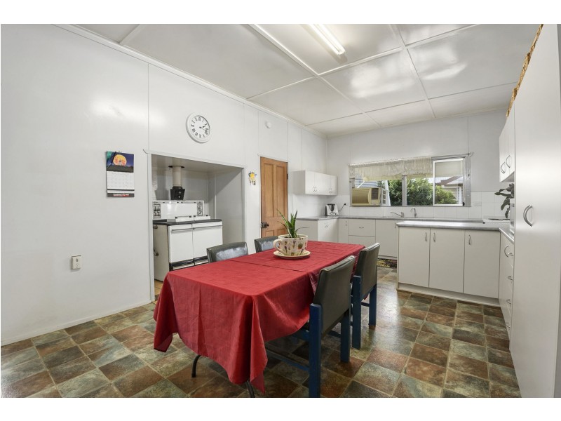 11 Burton Street, Harristown QLD 4350