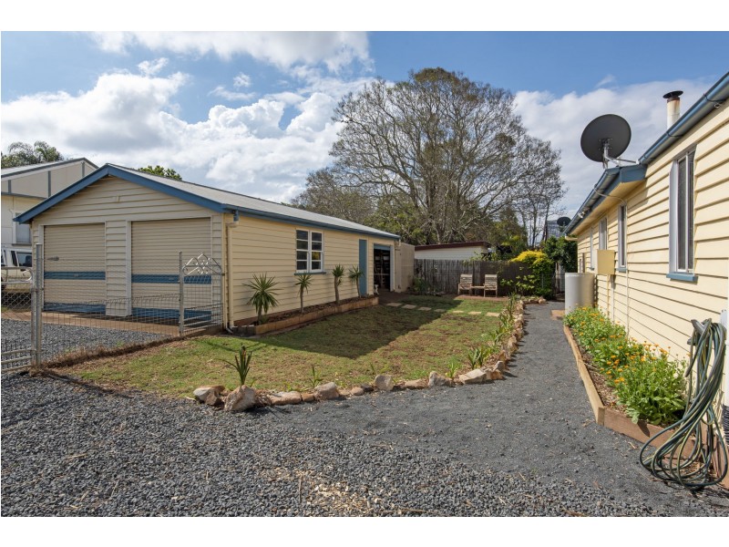 11 Burton Street, Harristown QLD 4350