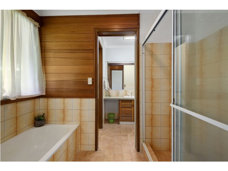 818 Ruthven Street, Kearneys Spring QLD 4350