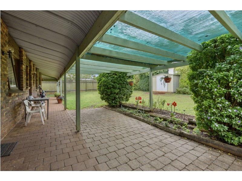 818 Ruthven Street, Kearneys Spring QLD 4350