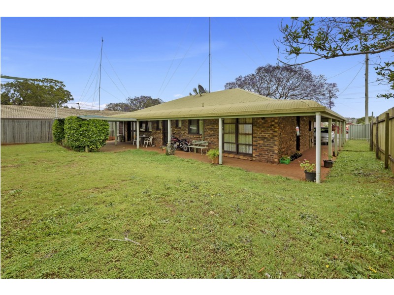 818 Ruthven Street, Kearneys Spring QLD 4350