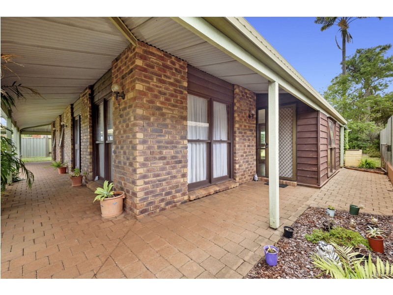 818 Ruthven Street, Kearneys Spring QLD 4350