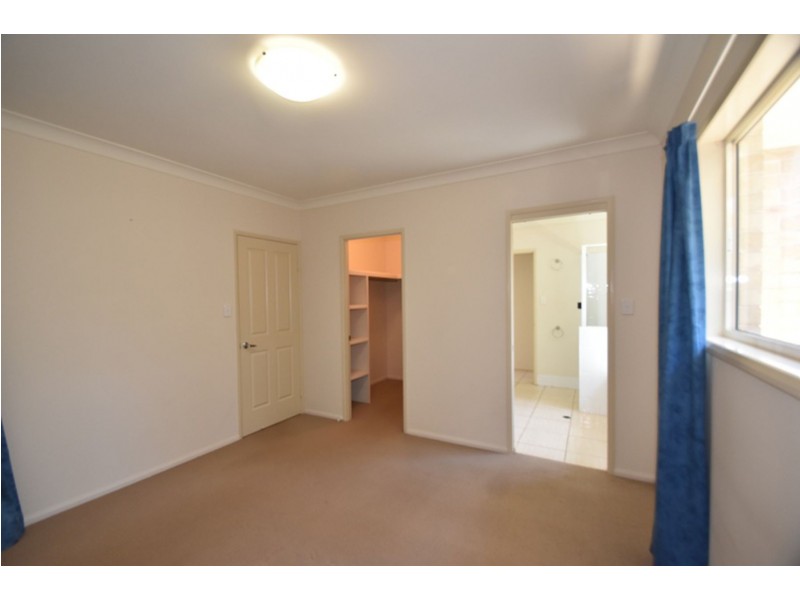 2/180A Jellicoe Street, Newtown QLD 4350