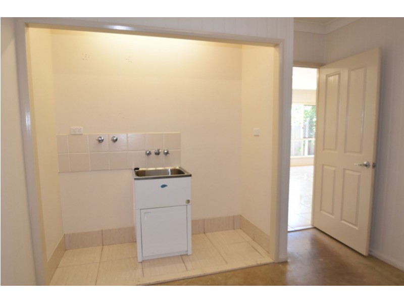 2/180A Jellicoe Street, Newtown QLD 4350