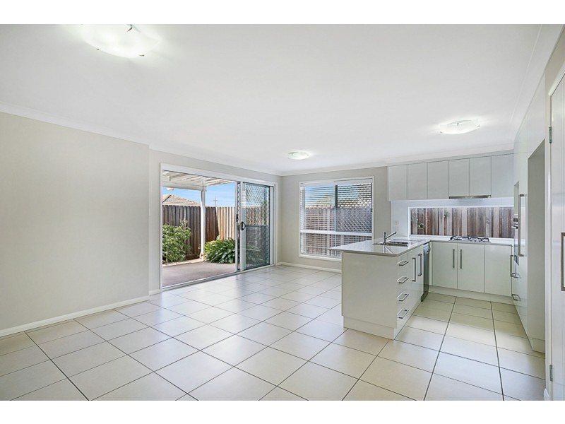 4/10 Furness Court, Kearneys Spring QLD 4350
