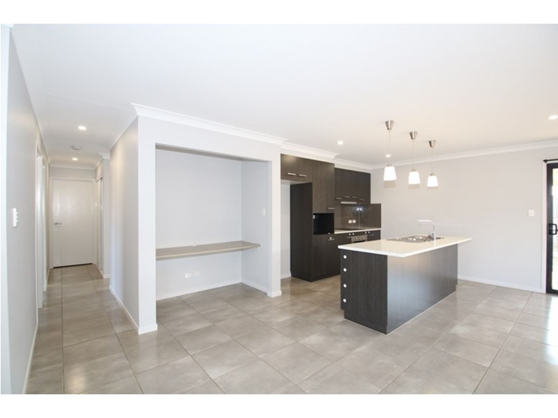 2/19 Fairfax Street, Cambooya QLD 4358