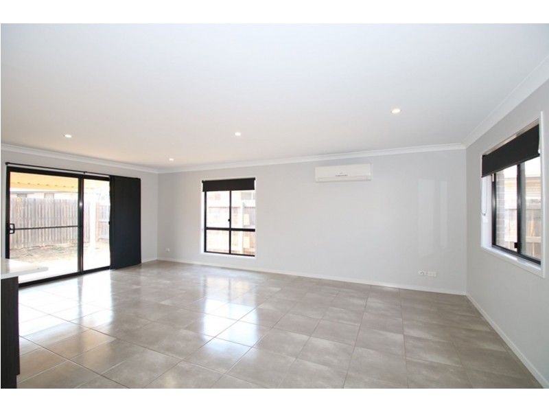 2/19 Fairfax Street, Cambooya QLD 4358