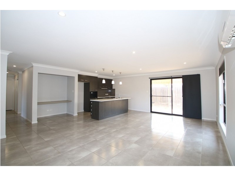 2/19 Fairfax Street, Cambooya QLD 4358