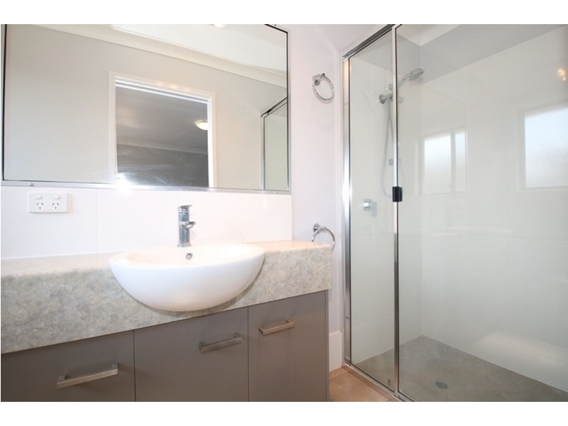 2/19 Fairfax Street, Cambooya QLD 4358