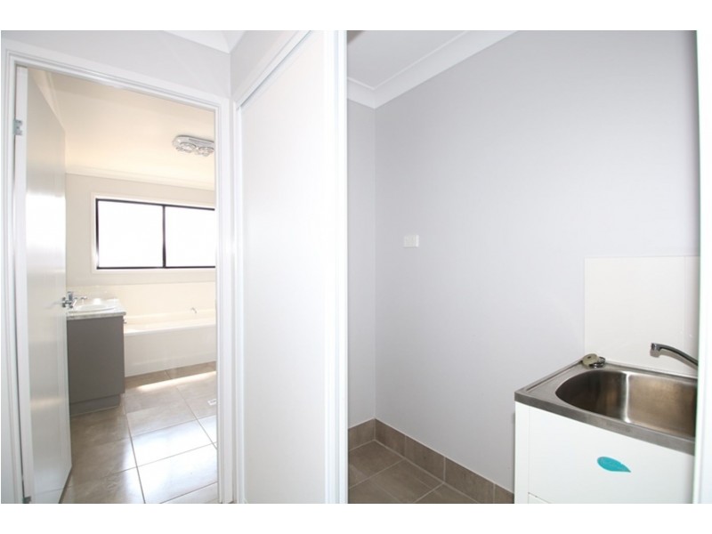 2/19 Fairfax Street, Cambooya QLD 4358