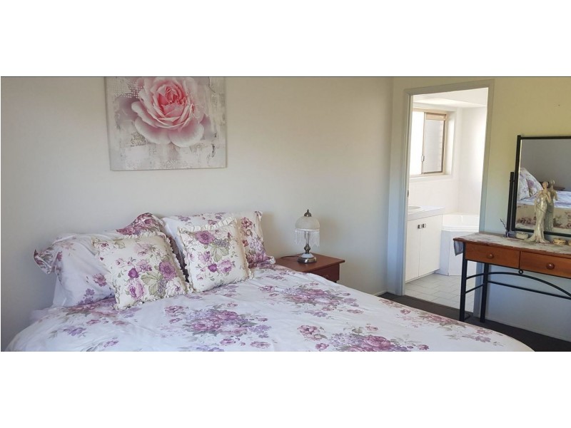 36 Kratzmann Court, Kearneys Spring QLD 4350