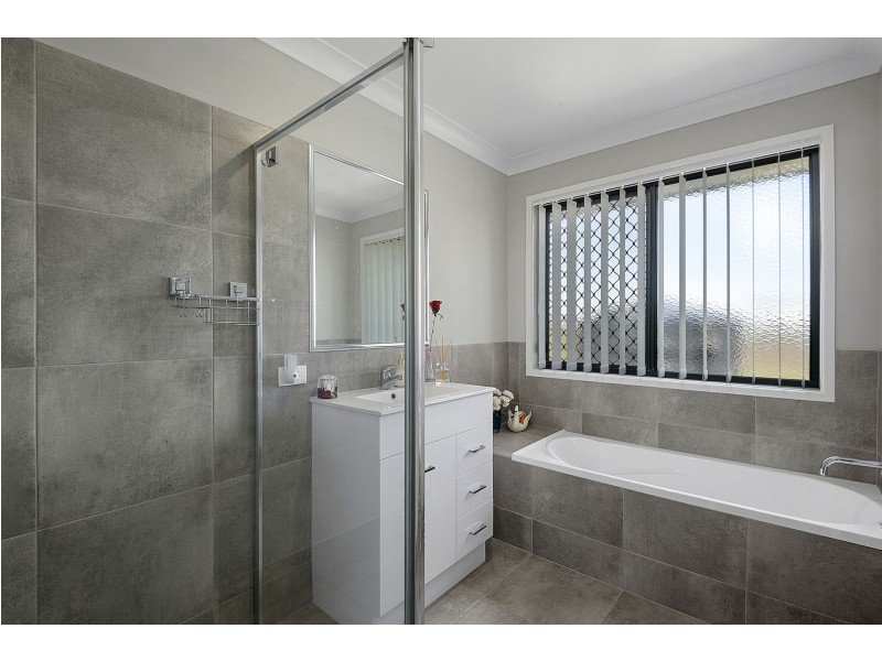55 Myrtleford Crescent, Cambooya QLD 4358