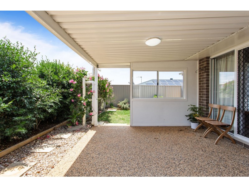 2/21 McMorrow Street, Kearneys Spring QLD 4350