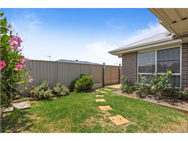 2/21 McMorrow Street, Kearneys Spring QLD 4350