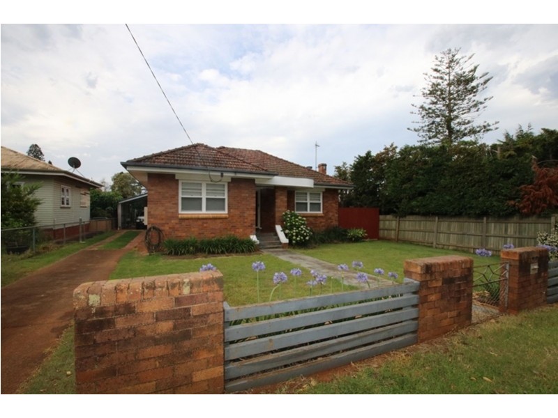 1A Wallace Street, Newtown QLD 4350