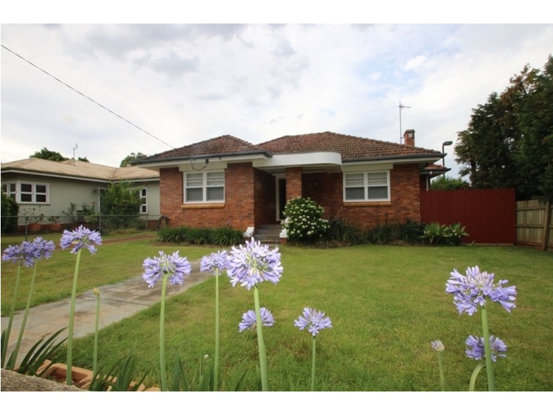 1A Wallace Street, Newtown QLD 4350