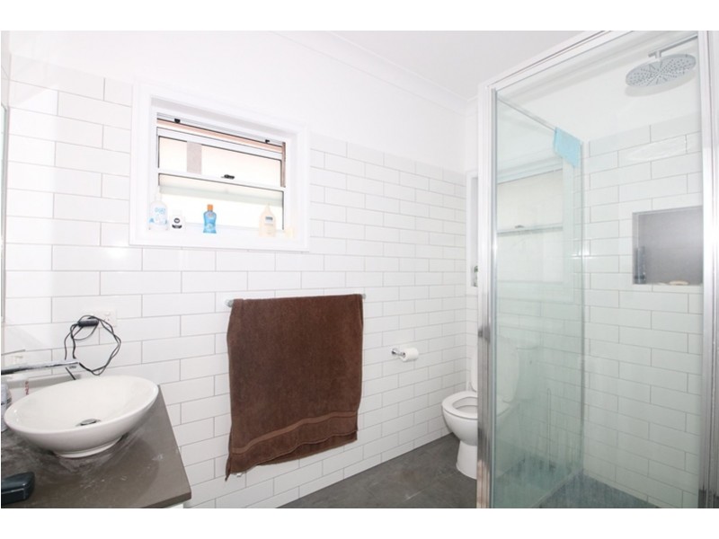 1A Wallace Street, Newtown QLD 4350