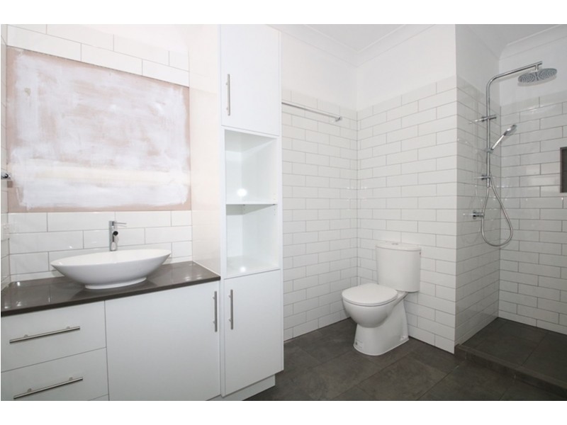 1A Wallace Street, Newtown QLD 4350