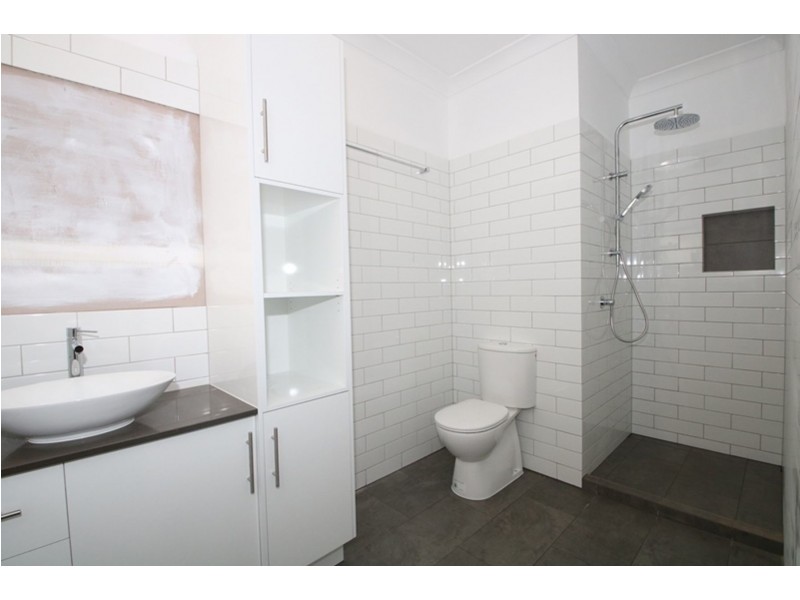 1A Wallace Street, Newtown QLD 4350
