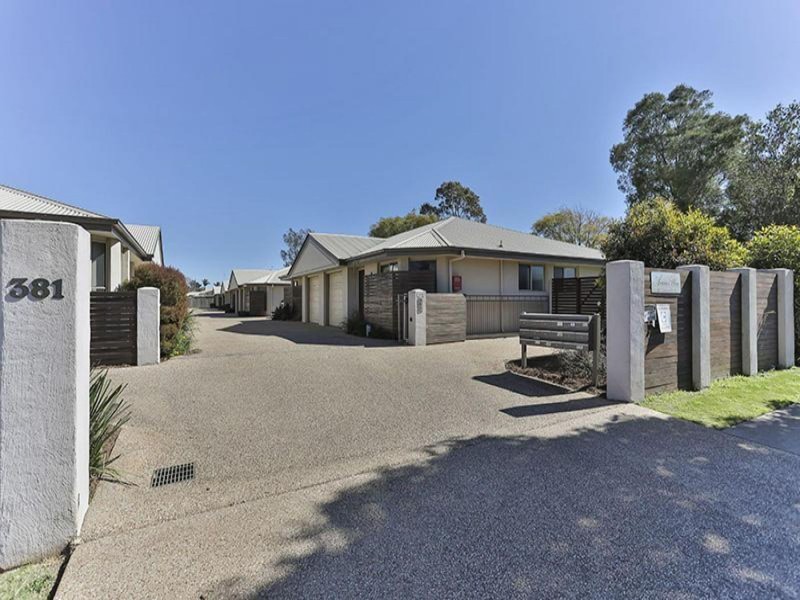 2/381 Greenwattle Street, Wilsonton QLD 4350