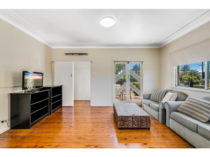 301-303 West Street, Harristown QLD 4350