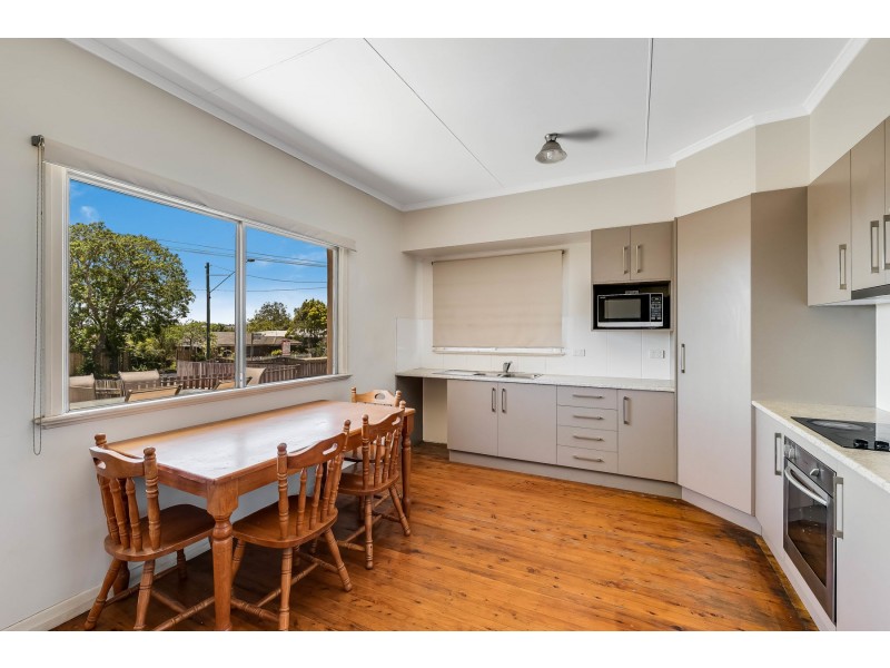301-303 West Street, Harristown QLD 4350