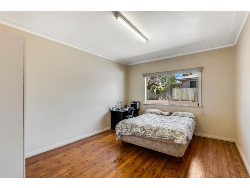 301-303 West Street, Harristown QLD 4350
