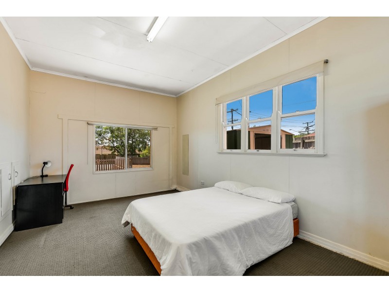 301-303 West Street, Harristown QLD 4350