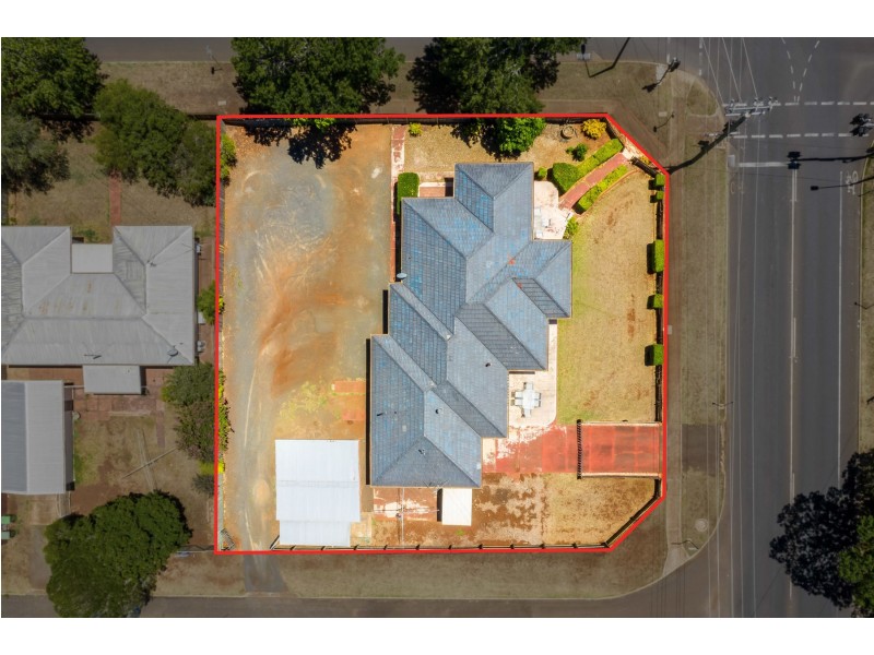 301-303 West Street, Harristown QLD 4350