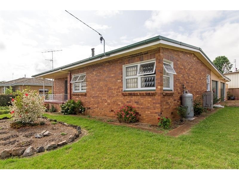 10 Teesdale Avenue, Newtown QLD 4350