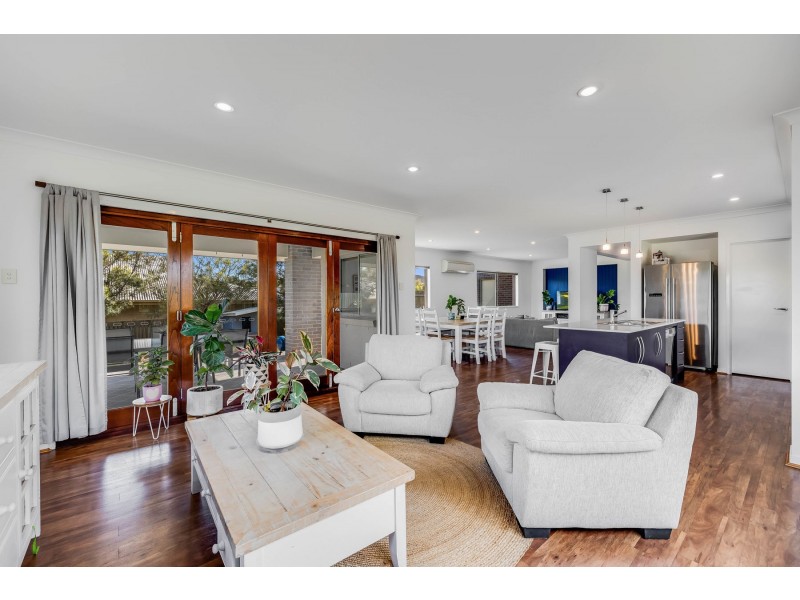 42 Wareena Crescent, Glenvale QLD 4350