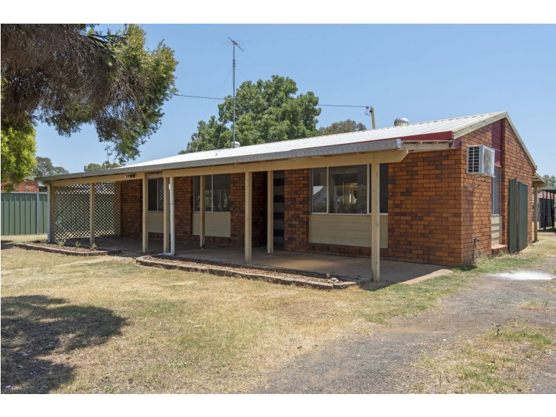 12 Rome Street, Oakey QLD 4401