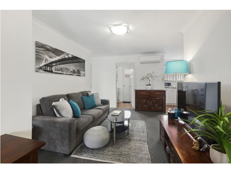 1 Greenbury Street, Rockville QLD 4350