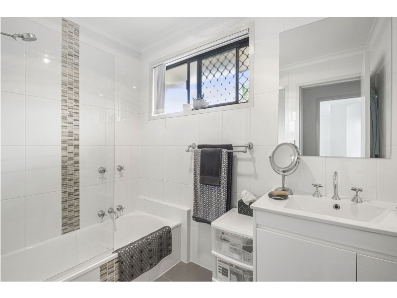 1 Greenbury Street, Rockville QLD 4350